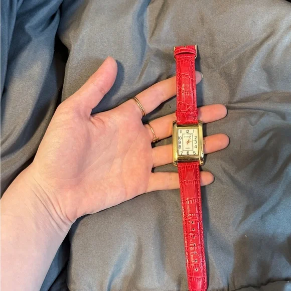 Vintage Gold and Red Women's Watch - Picture 2 of 4